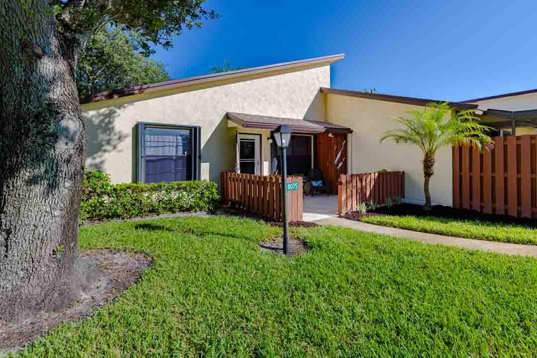 2 bedroom home for sale at 8075 Villa, Hobe Sound, FL 33455 — $249,900
