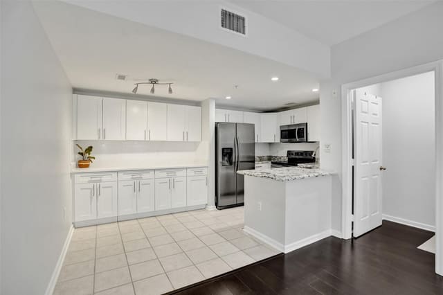 2107 SE 10th Avenue 806, sold in Village East, Fort Lauderdale, FL