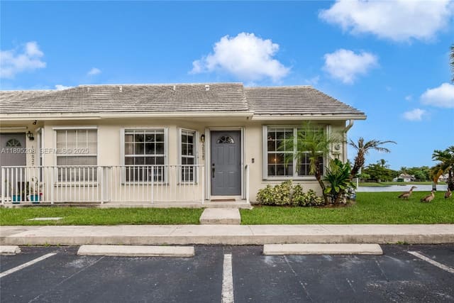12525 SW 147th Terrace, sold in Villas OF Deerwood Replat, Miami, FL