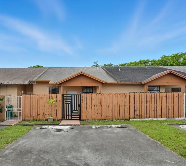 6726 NW 188th Terrace, Hialeah, FL 33015