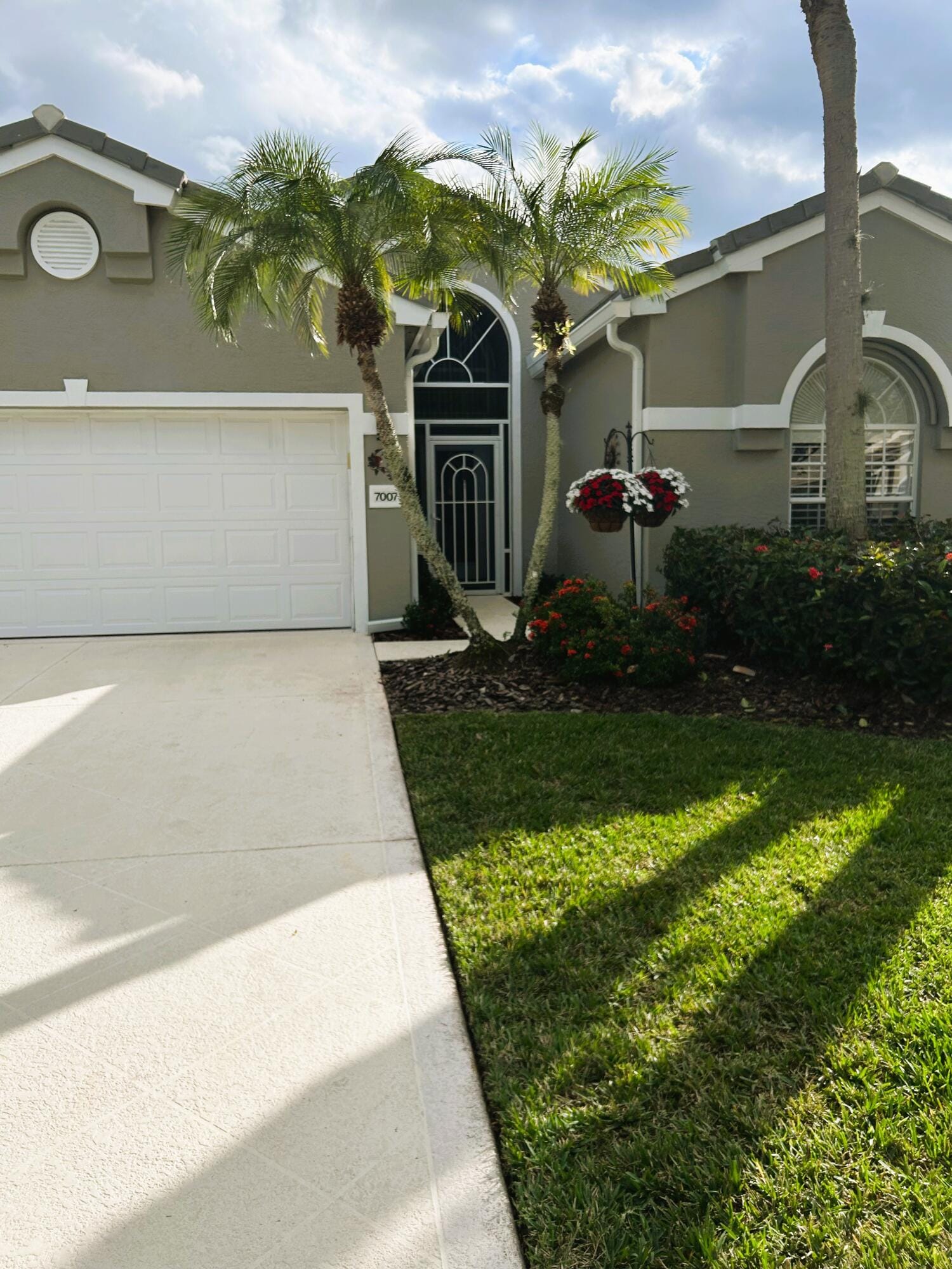 7007 SE Twin Oaks Circle, Stuart, FL 34997 photo 2