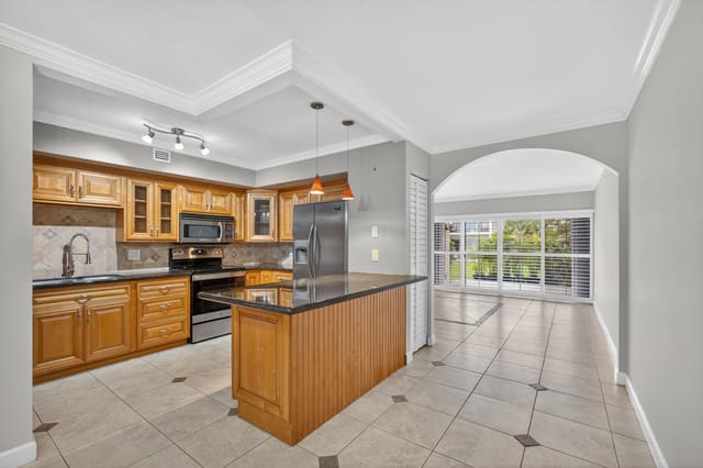 382 Golfview Road C, sold in Royale Harbour, North Palm Beach, FL