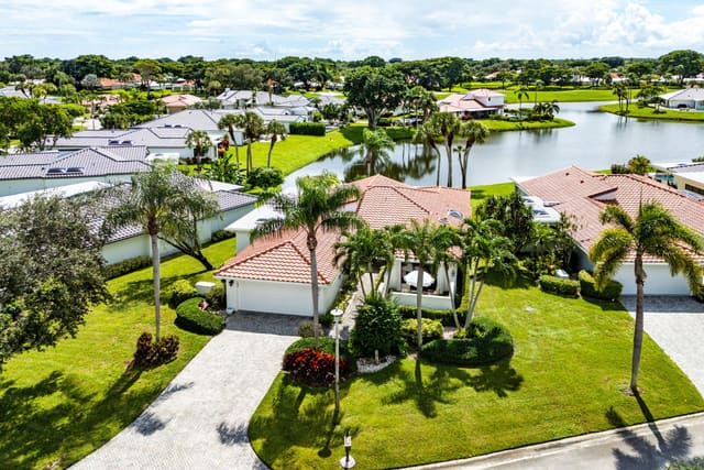 35 Woods Lane, Boynton Beach, FL 33436