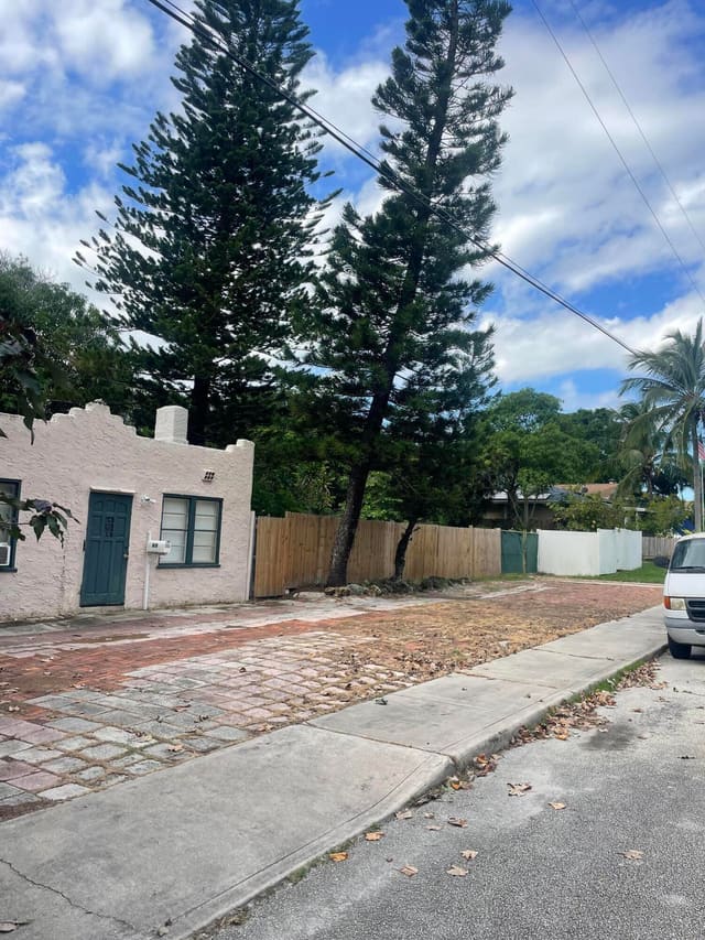 818 Briggs Street, sold in Lakeview Ridge, West Palm Beach, FL