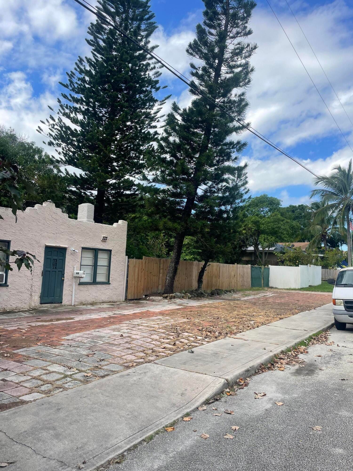 818 Briggs Street, West Palm Beach, FL 33405