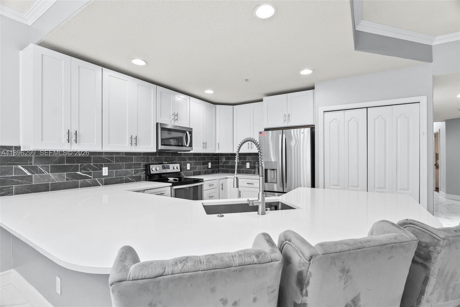 601 N Miramar 107 — photo 7