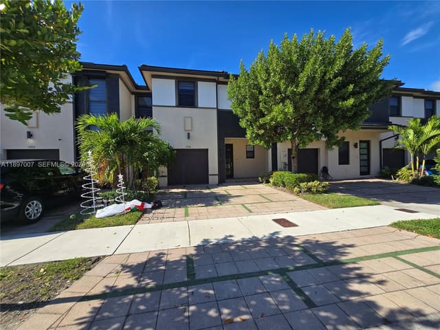 15930 NW 91st Court, sold in Dunnwoody Lake, Miami Lakes, FL