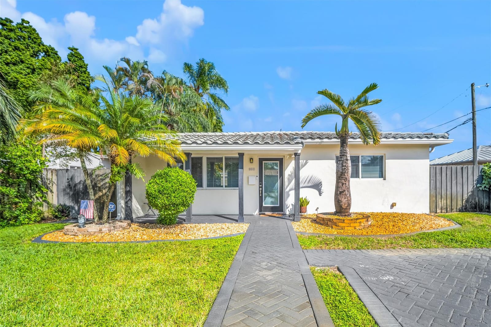 915 N 31st Road, Hollywood, FL 33021 - photo 1 of 30