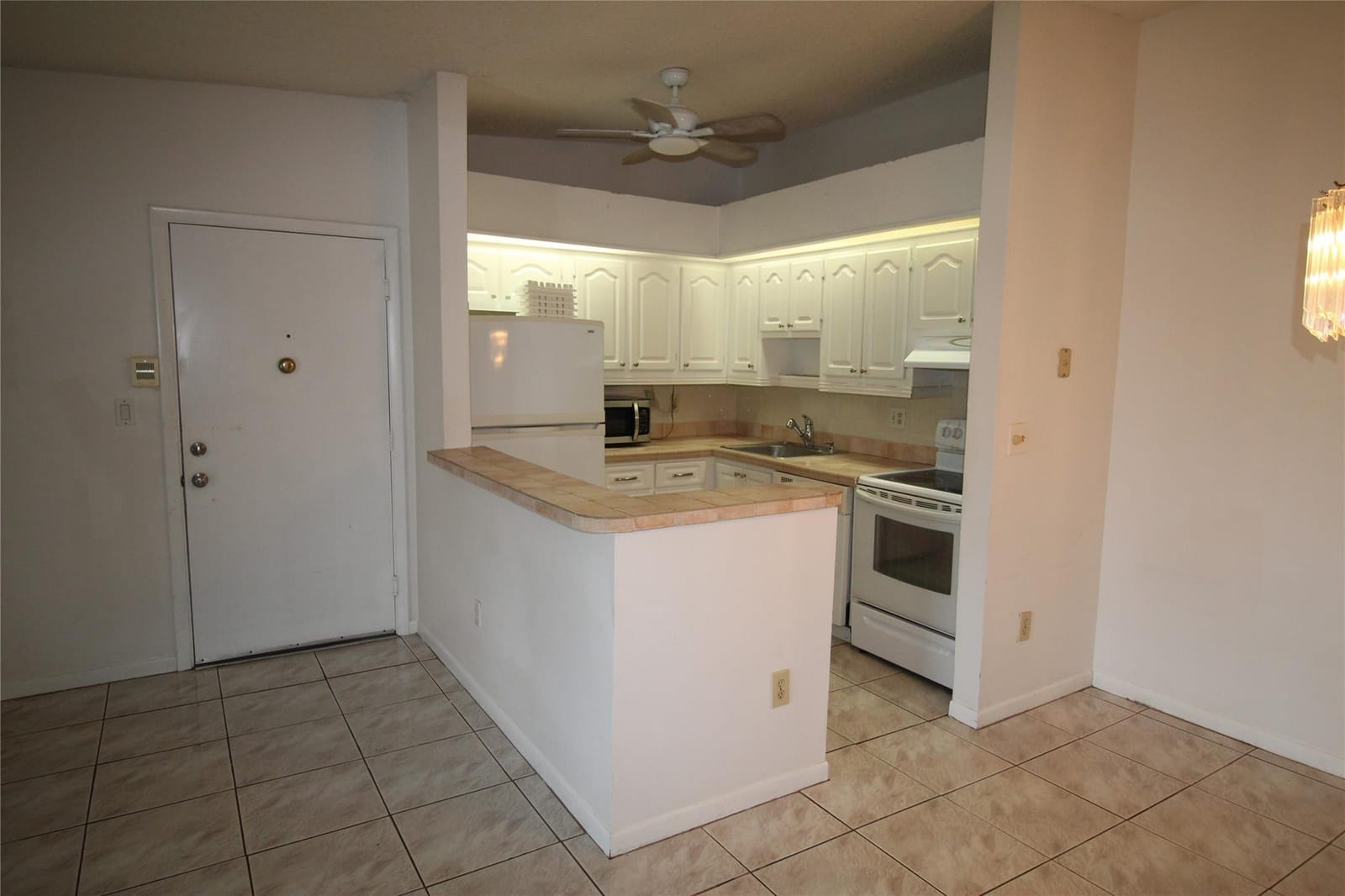9728 S Belfort Circle 206 — photo 2