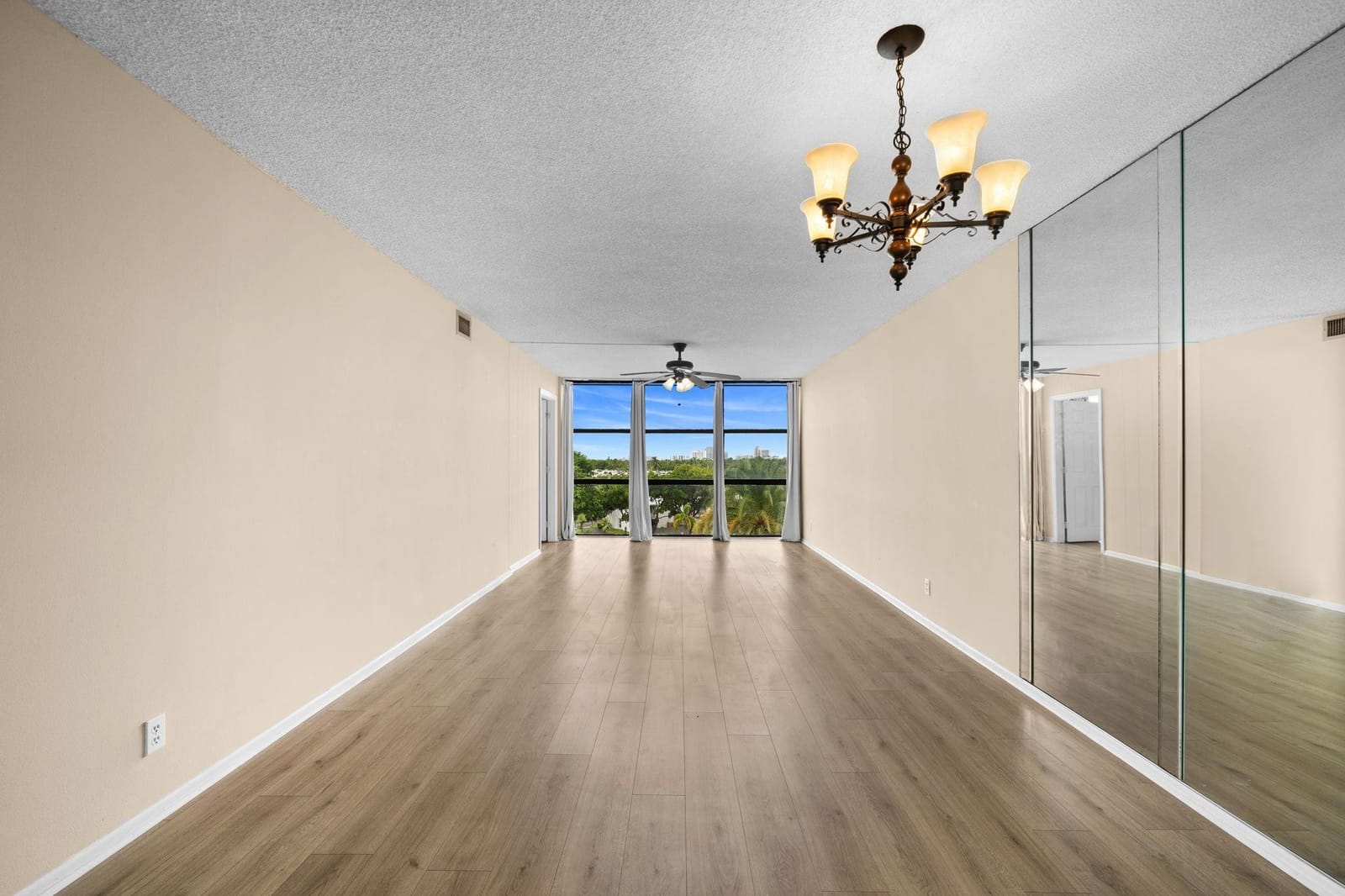 800 Parkview Drive 625 — photo 2