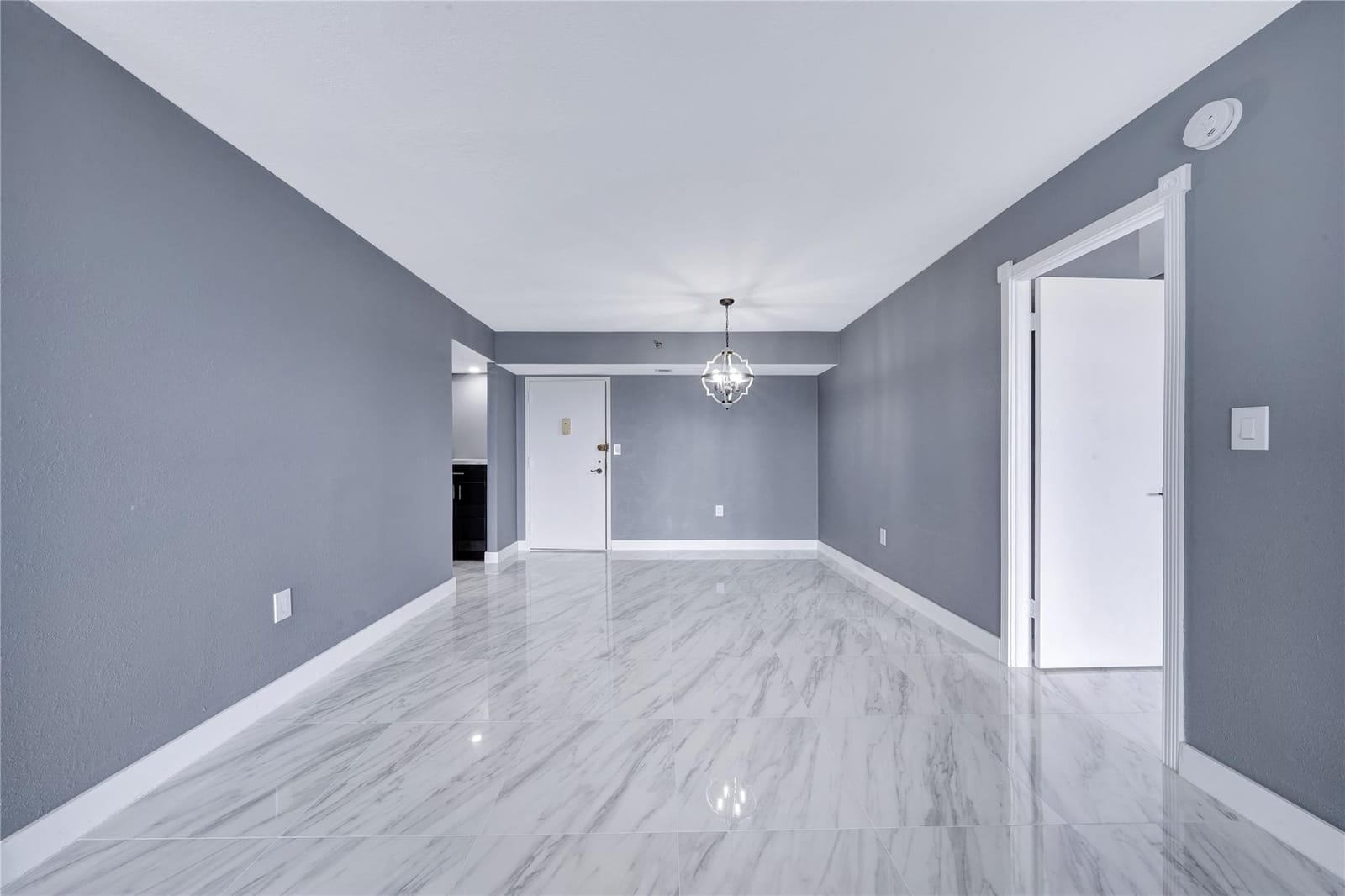 1100 Saint Charles Place 708 — photo 2