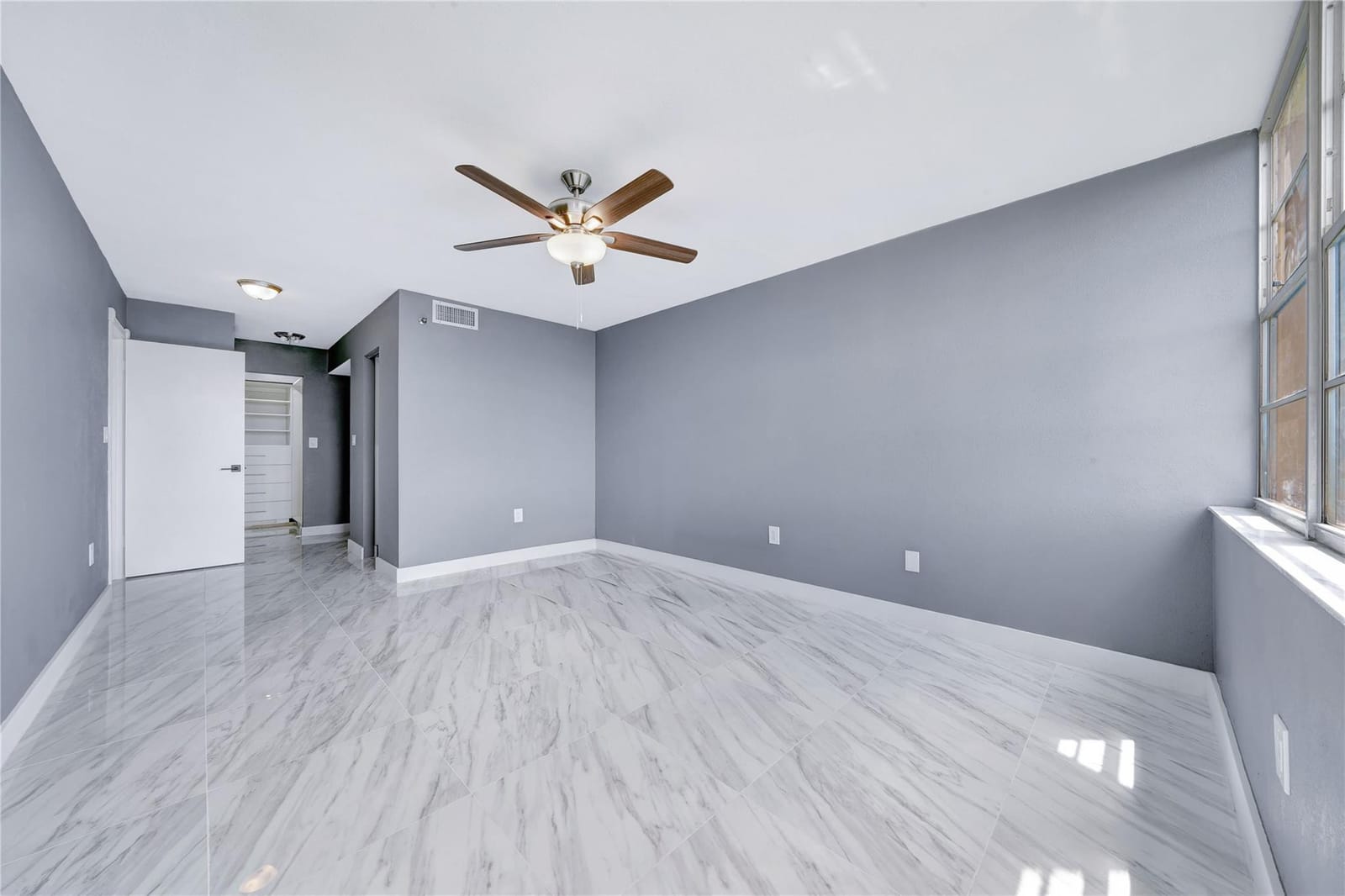 1100 Saint Charles Place 708 — photo 12
