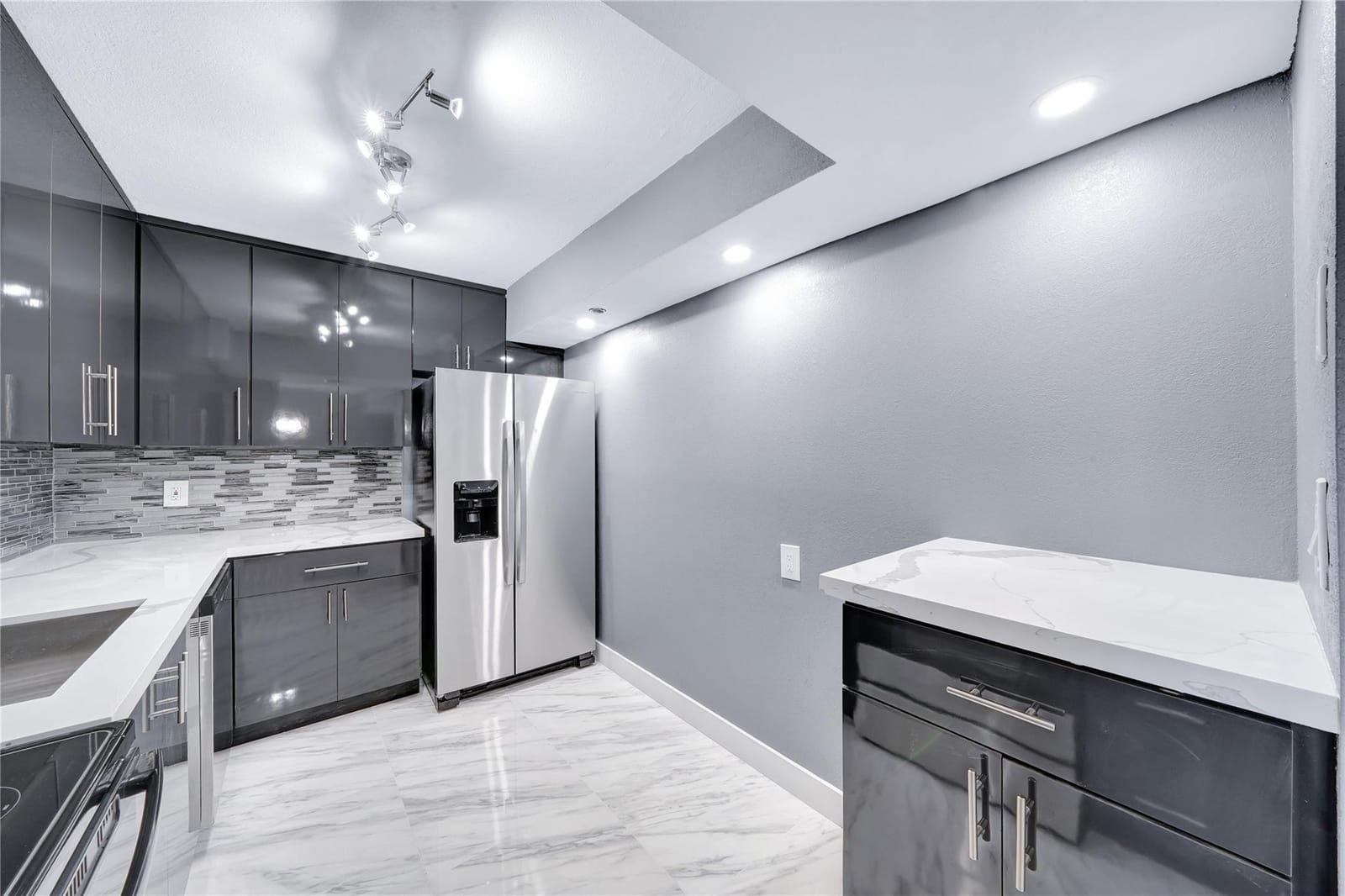 1100 Saint Charles Place 708 — photo 5
