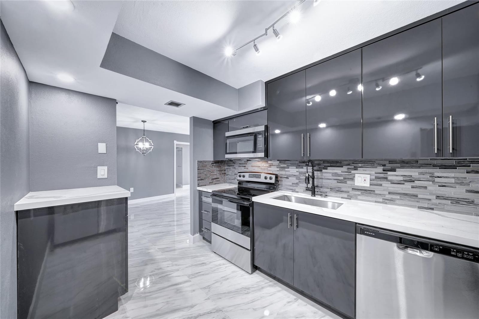 1100 Saint Charles Place 708 — photo 7