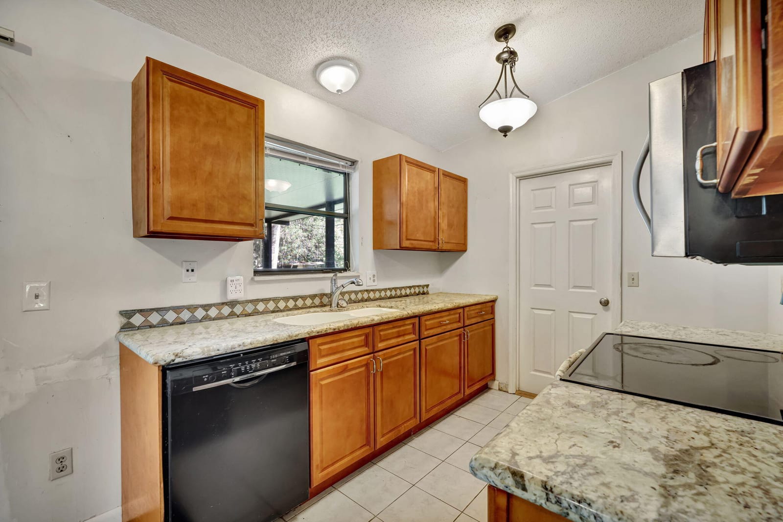 7902 Holopaw Avenue — photo 2