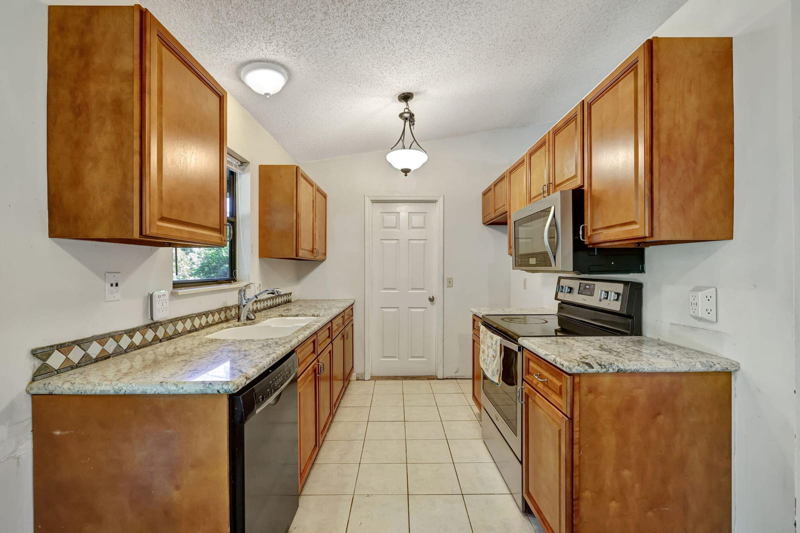 7902 Holopaw Avenue — photo 5