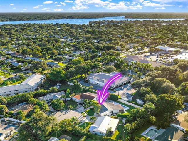 77 Holly Circle, sold in Ridgewood Homes, Tequesta, FL