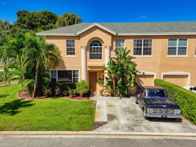 279 Live Oak Lane, sold in Laurel Oaks, Jupiter, FL