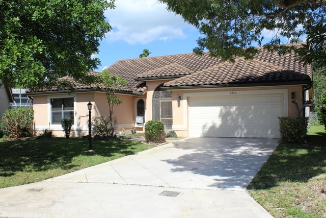 2024 White Coral Court, Wellington, FL 33414