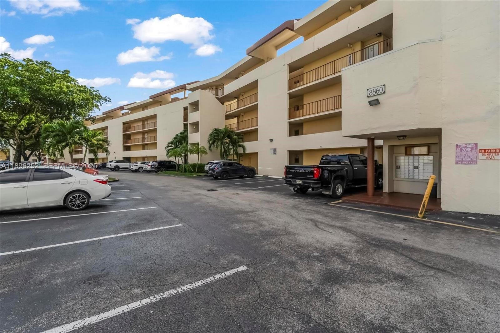 8860 Fontainebleau Boulevard 304, Miami, FL 33172 photo 2