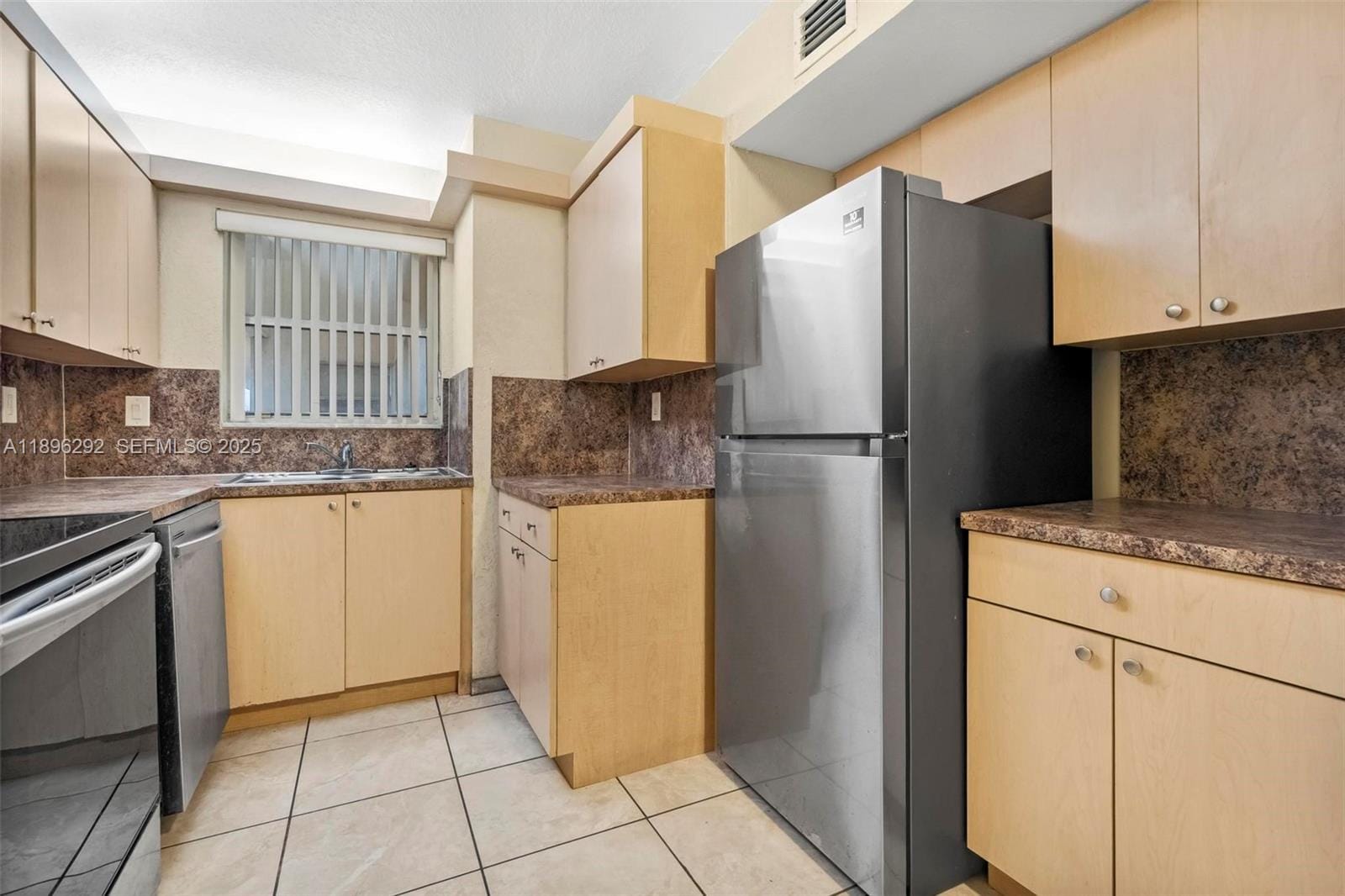 8860 Fontainebleau Boulevard 304, Miami, FL 33172 photo 11