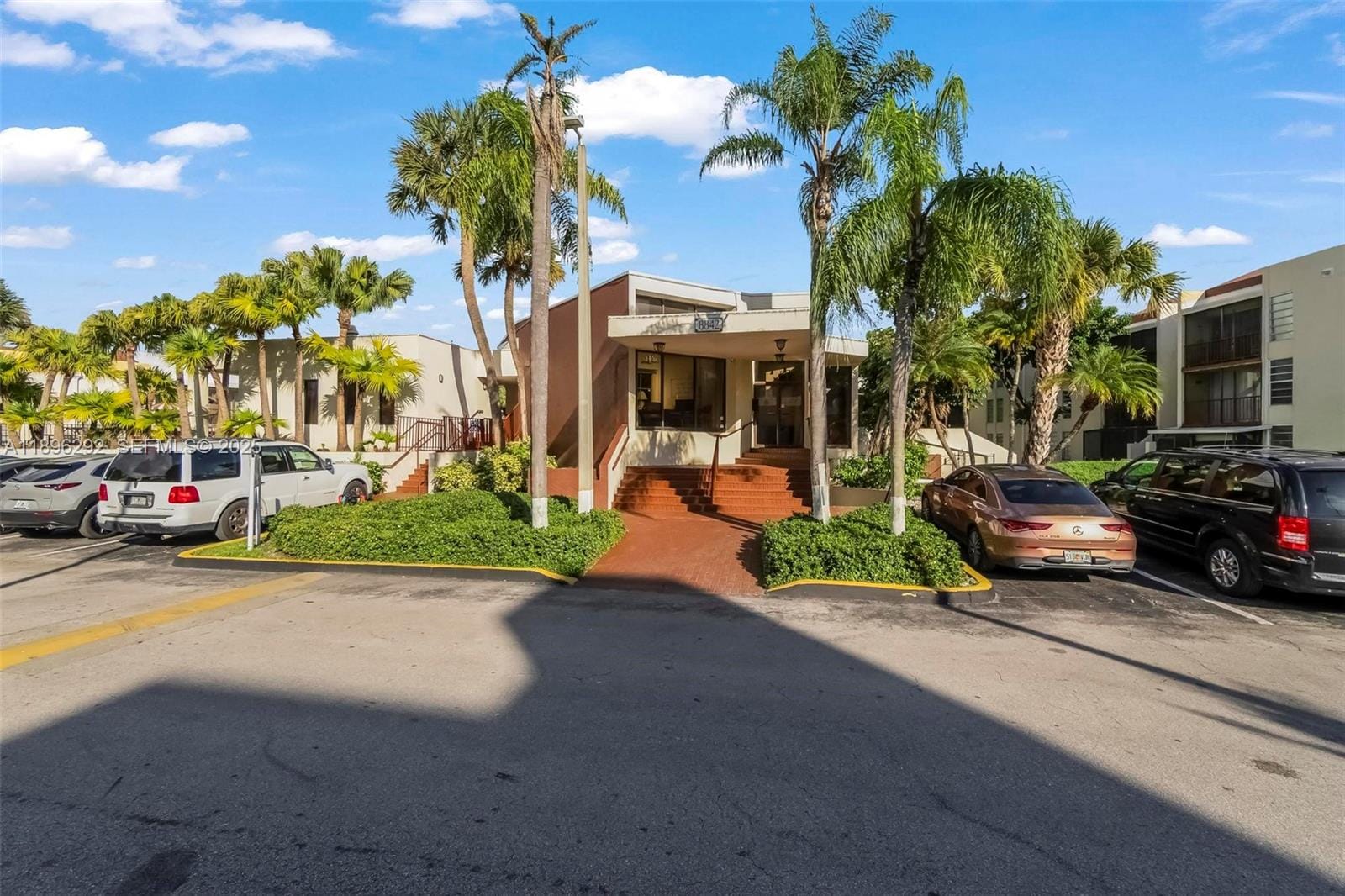 8860 Fontainebleau Boulevard 304, Miami, FL 33172 photo 3