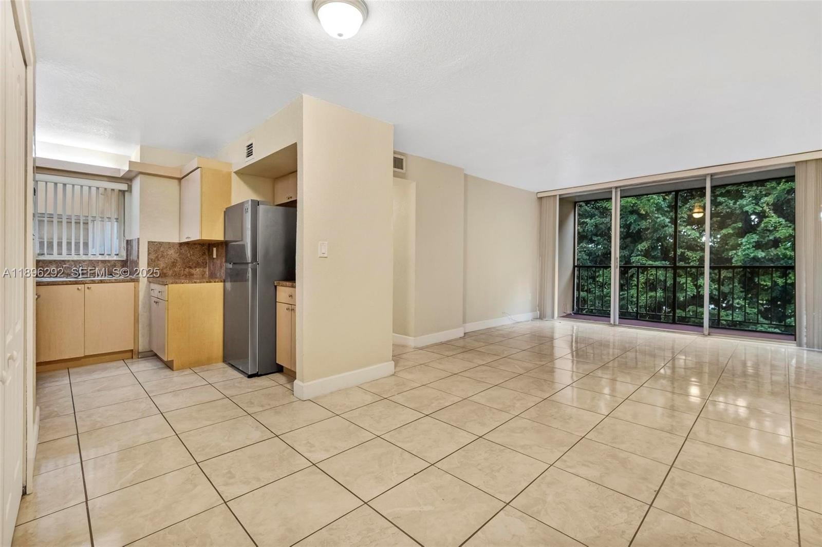 8860 Fontainebleau Boulevard 304, Miami, FL 33172 photo 7