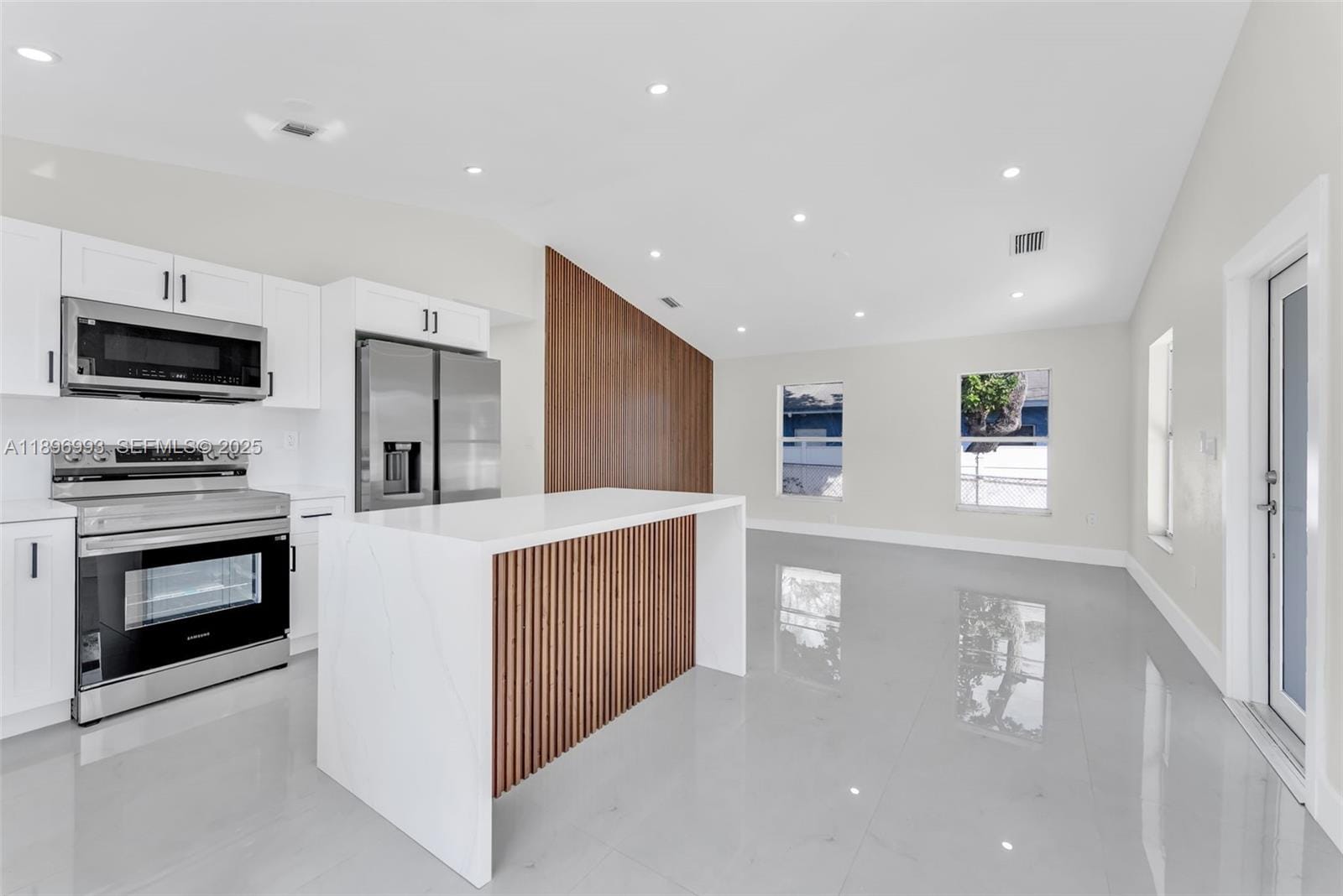 7690 NW 17th Place, Miami, FL 33147 photo 9