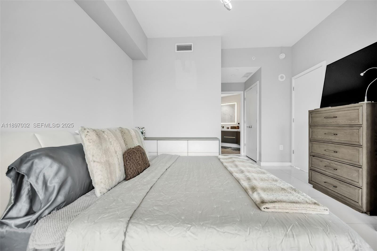 851 NE 1st Avenue 806, Miami, FL 33132 photo 21
