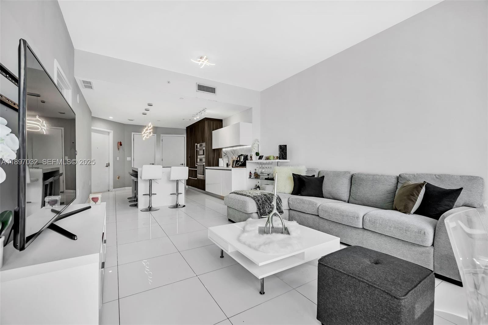 851 NE 1st Avenue 806 — photo 4