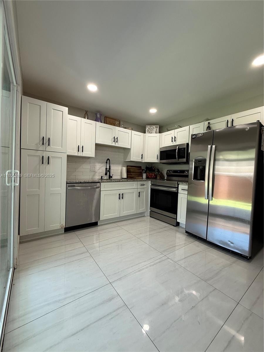 11058 NW 38th Street — photo 2