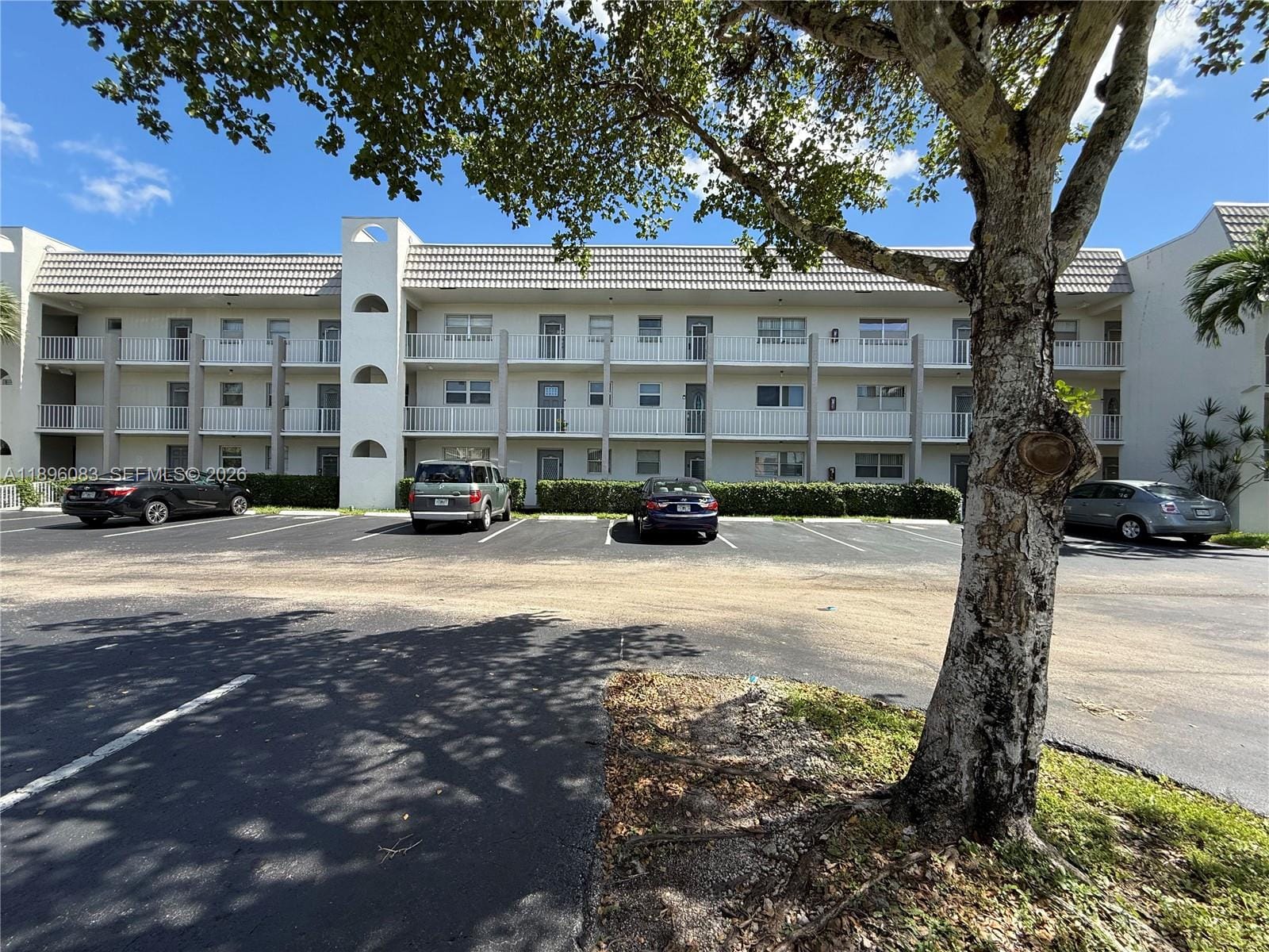 8450 Sunrise Lakes Boulevard 111, Sunrise, FL 33322