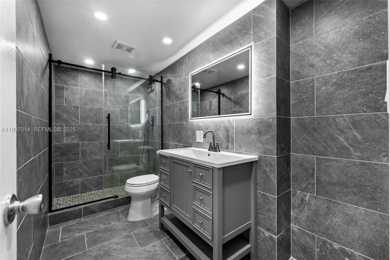 401 Golden Isles Drive 304 — photo 9
