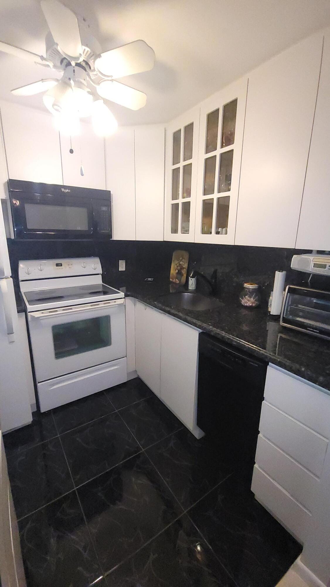 402 Windsor R — photo 12