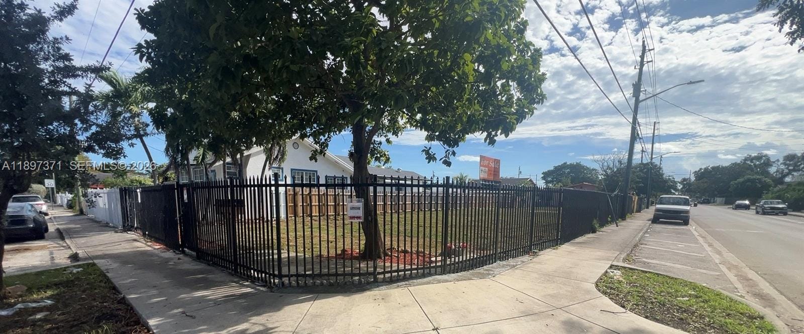 2052 NW 27th Street — photo 12