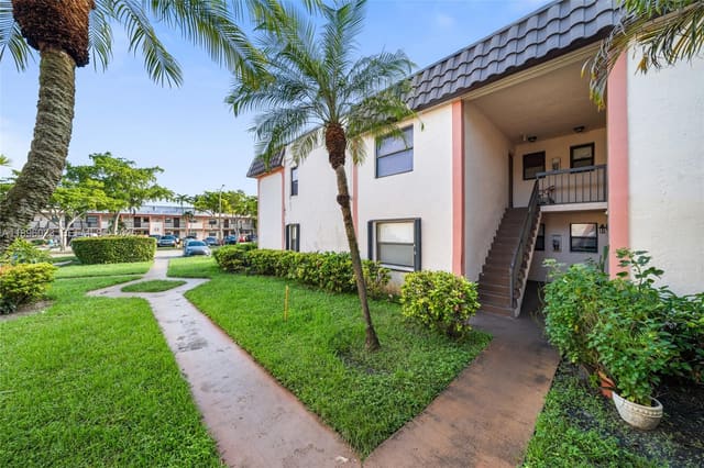 861 NE 207th Lane 202-14, Monterey Two, Miami, FL