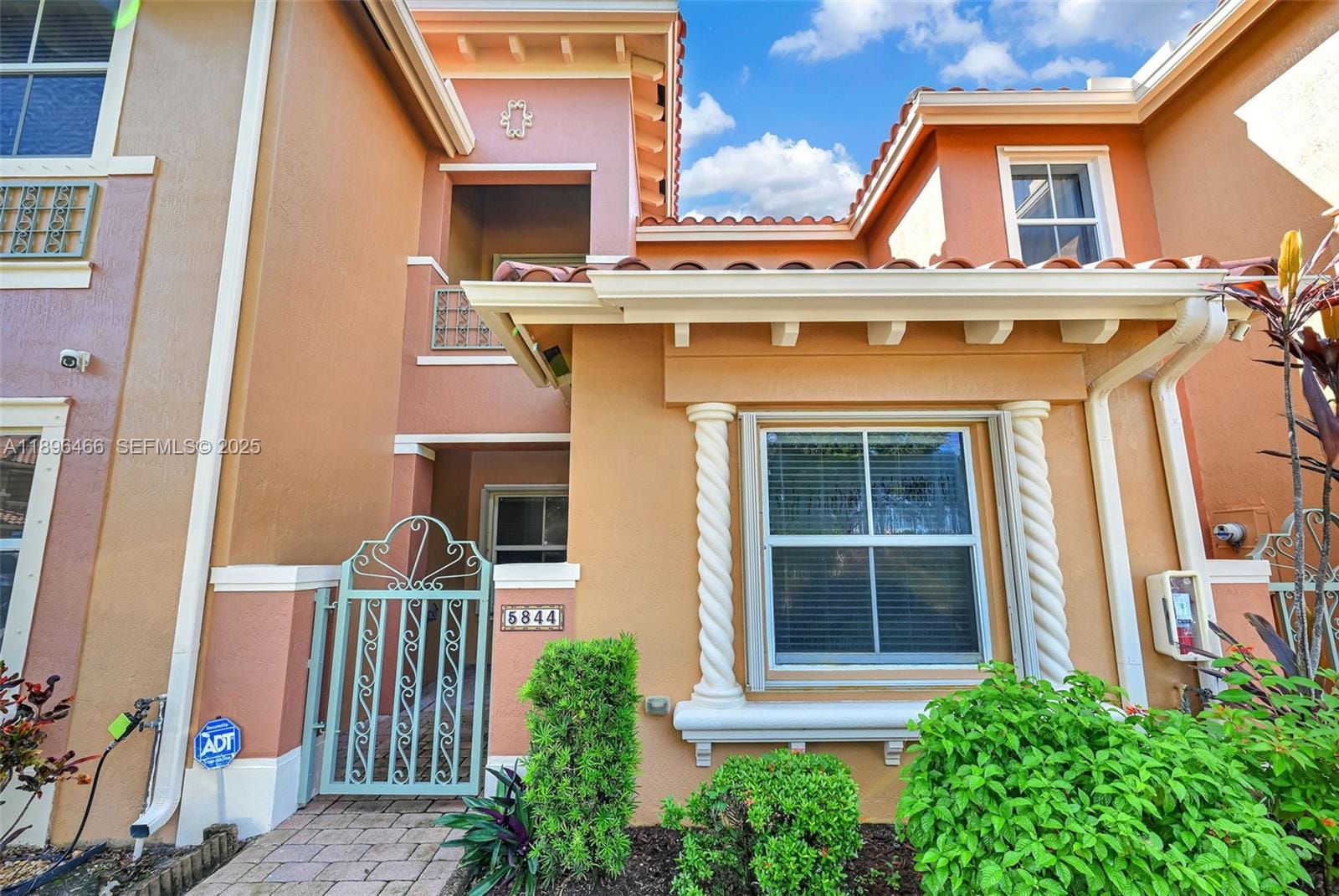 5844 Siena Lane, Hollywood, FL 33021
