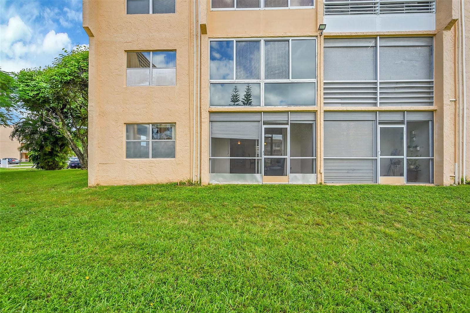 9261 Sunrise Lakes Boulevard 112, Sunrise, FL 33322 photo 15
