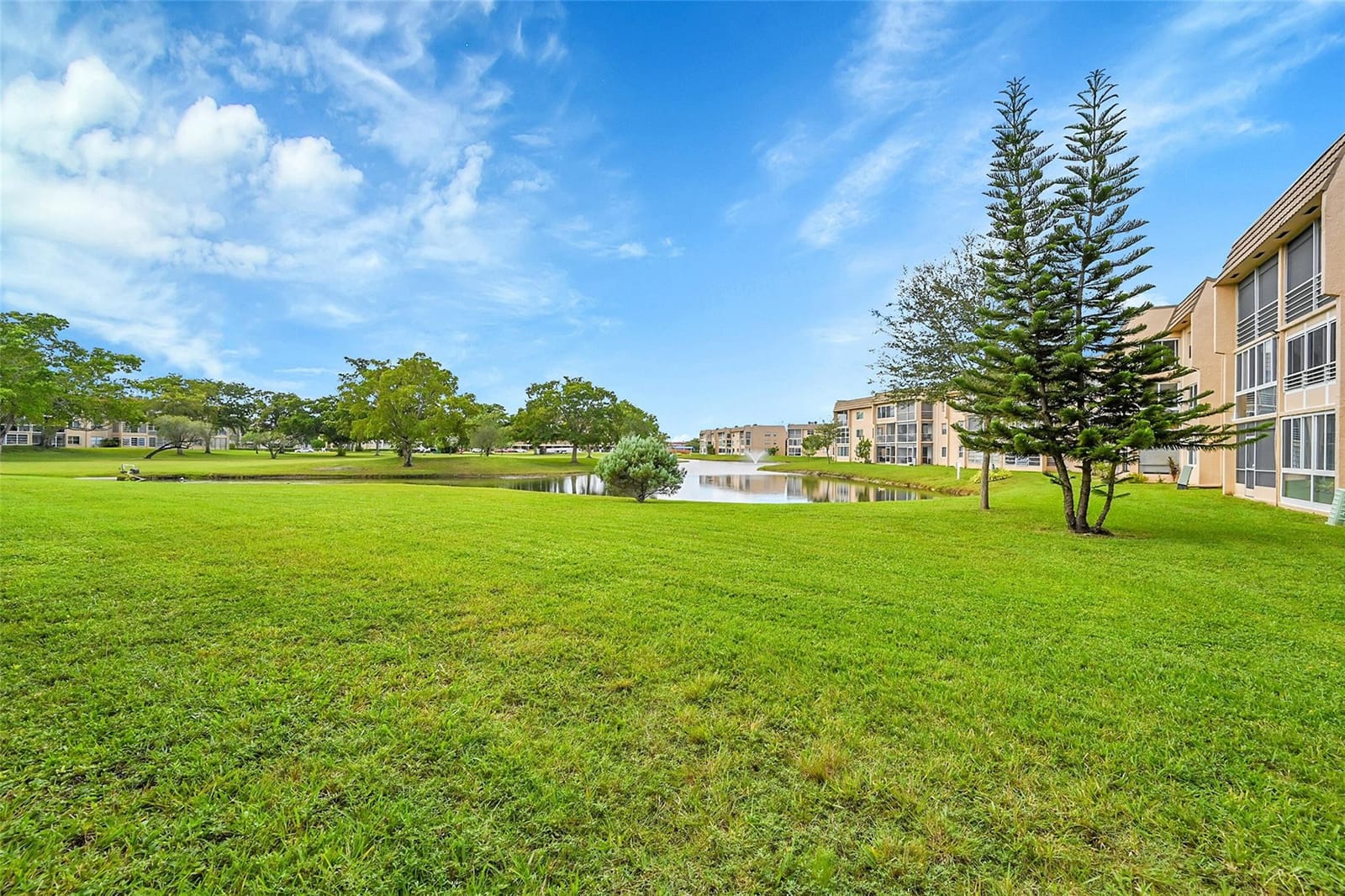 9261 Sunrise Lakes Boulevard 112, Sunrise, FL 33322 photo 17