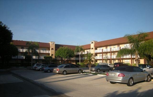 9261 Sunrise Lakes Boulevard 112, Sunrise, FL 33322 photo 18