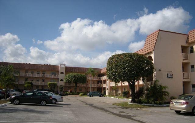 9261 Sunrise Lakes Boulevard 112, Sunrise, FL 33322 photo 19