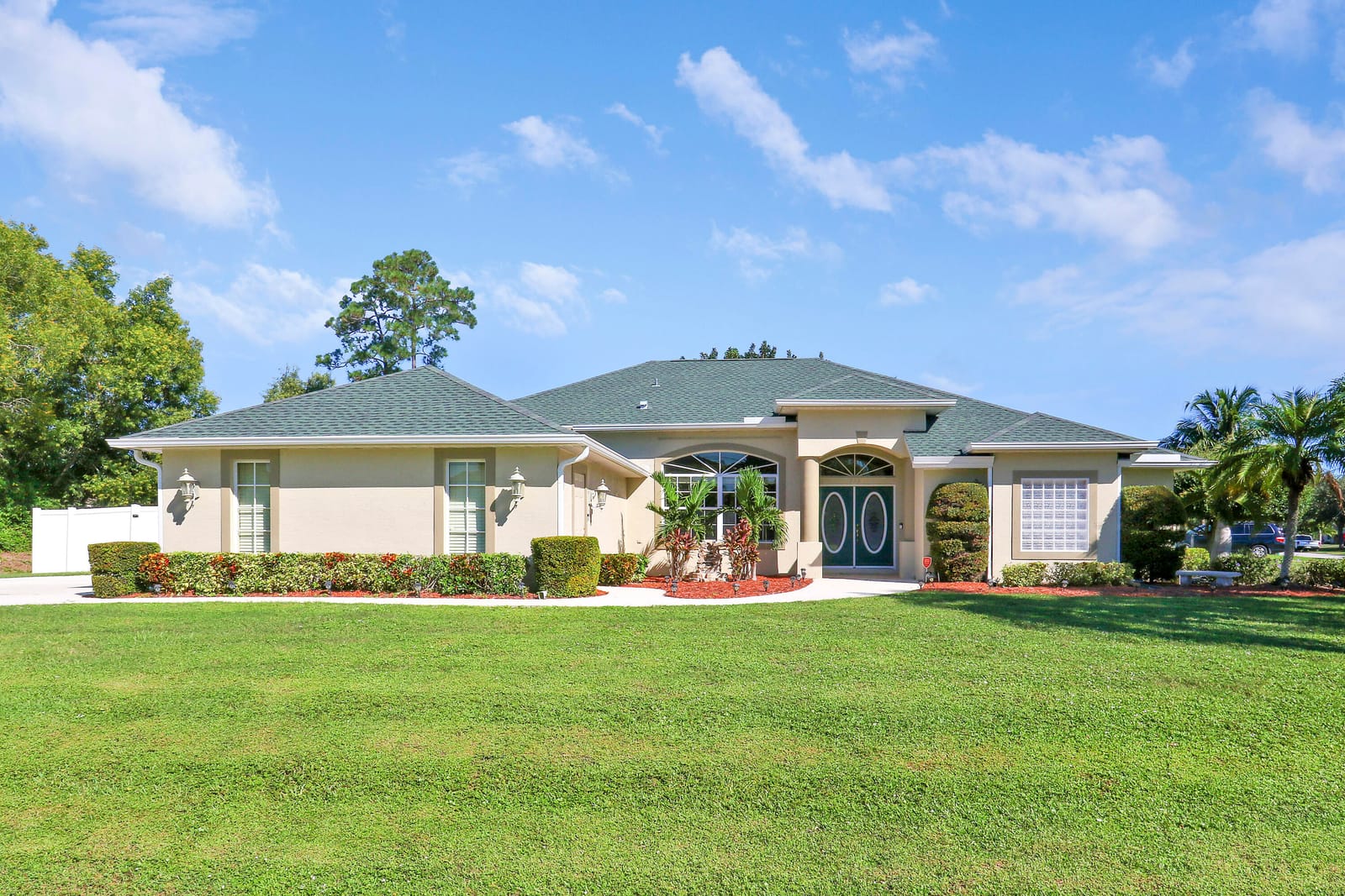 713 SE Damask Avenue, Port St. Lucie, FL 34983