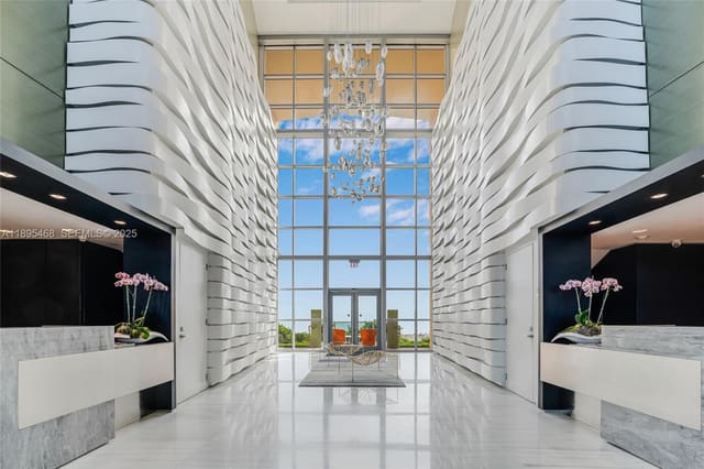 1455 Ocean Drive 1408, sold in Il Villaggio On South Bea, Miami Beach, FL