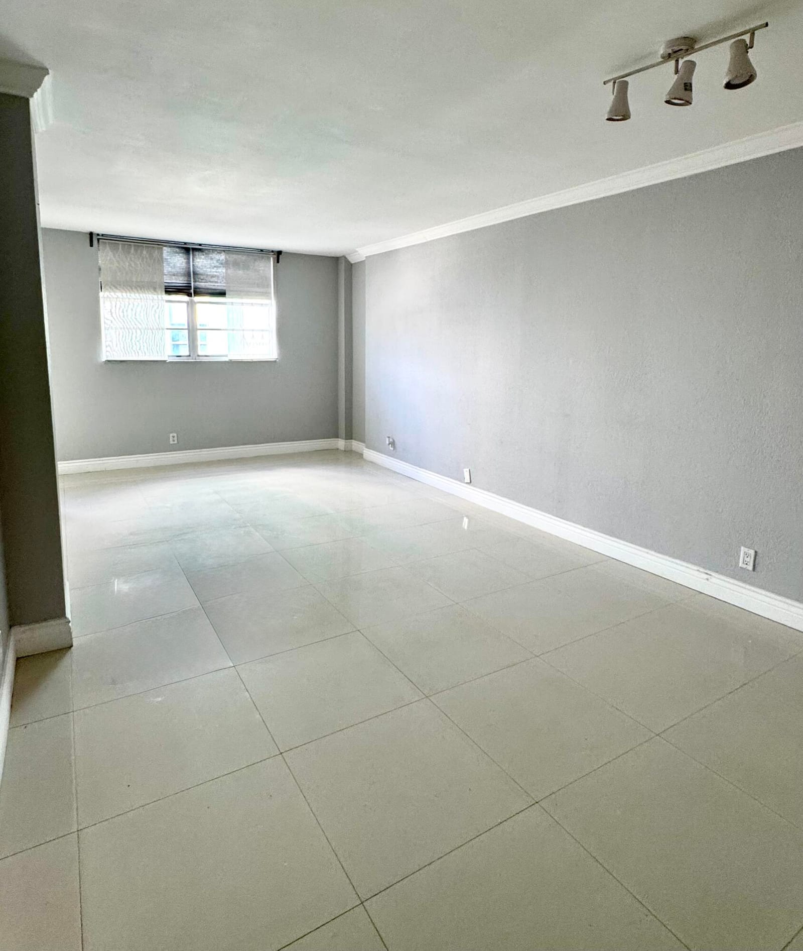2903 NE 163 Street 208, North Miami Beach, FL 33160 photo 4