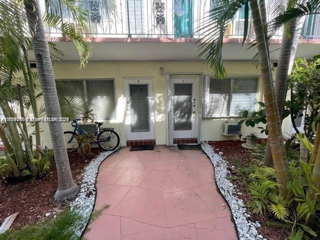 8040 Tatum Waterway Drive 7, Miami Beach, FL 33141 photo 3