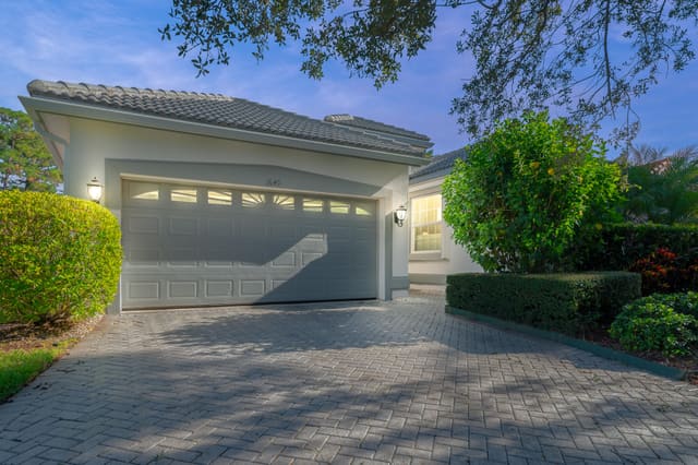1640 SE Shelburnie Way, Port St. Lucie, FL 34952