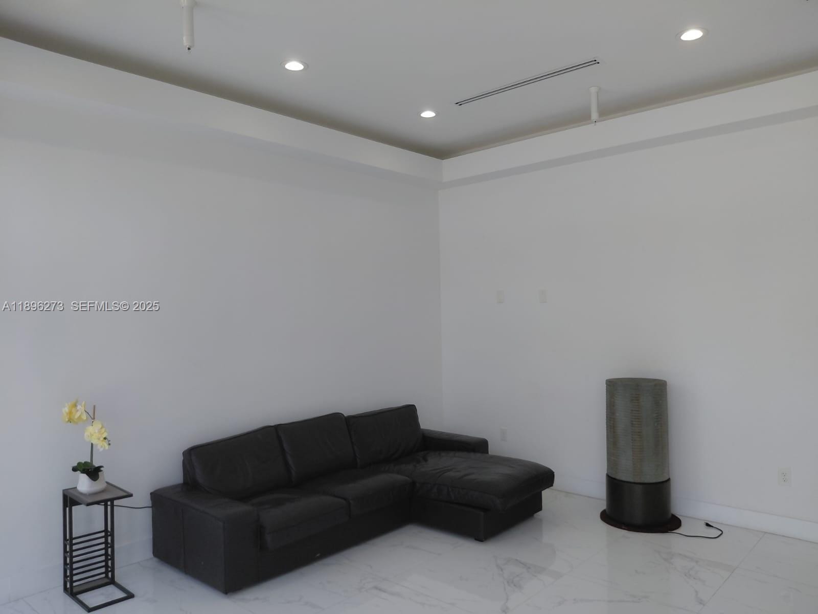 10450 NW 33rd Street 406 — photo 3