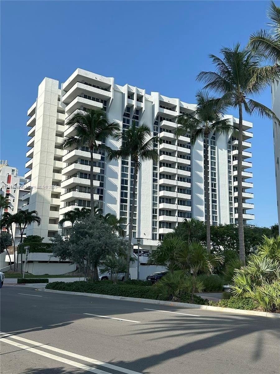 3200 Collins Avenue 8-4, Miami Beach, FL 33140 photo 2