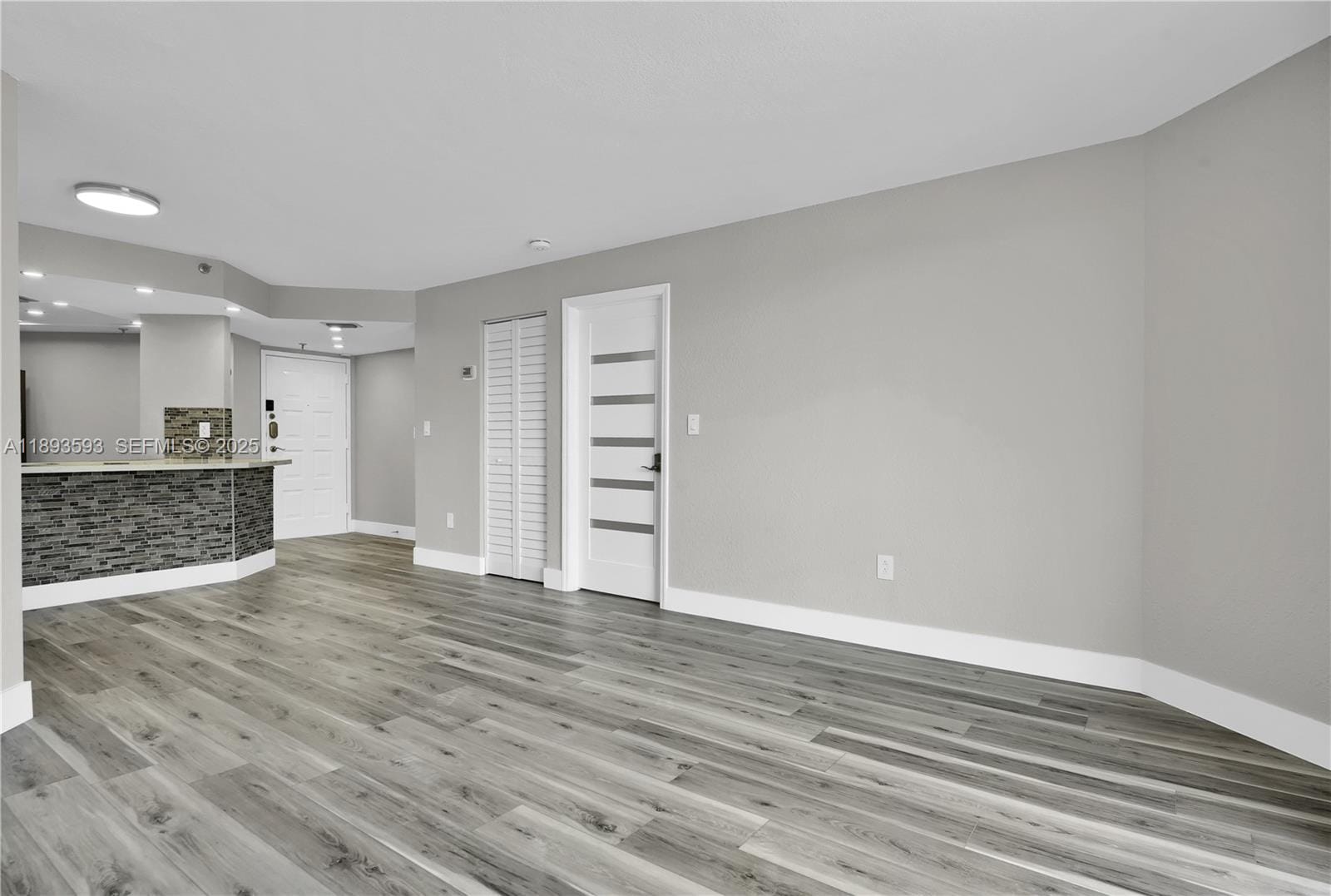 5880 Collins Avenue 403 — photo 11