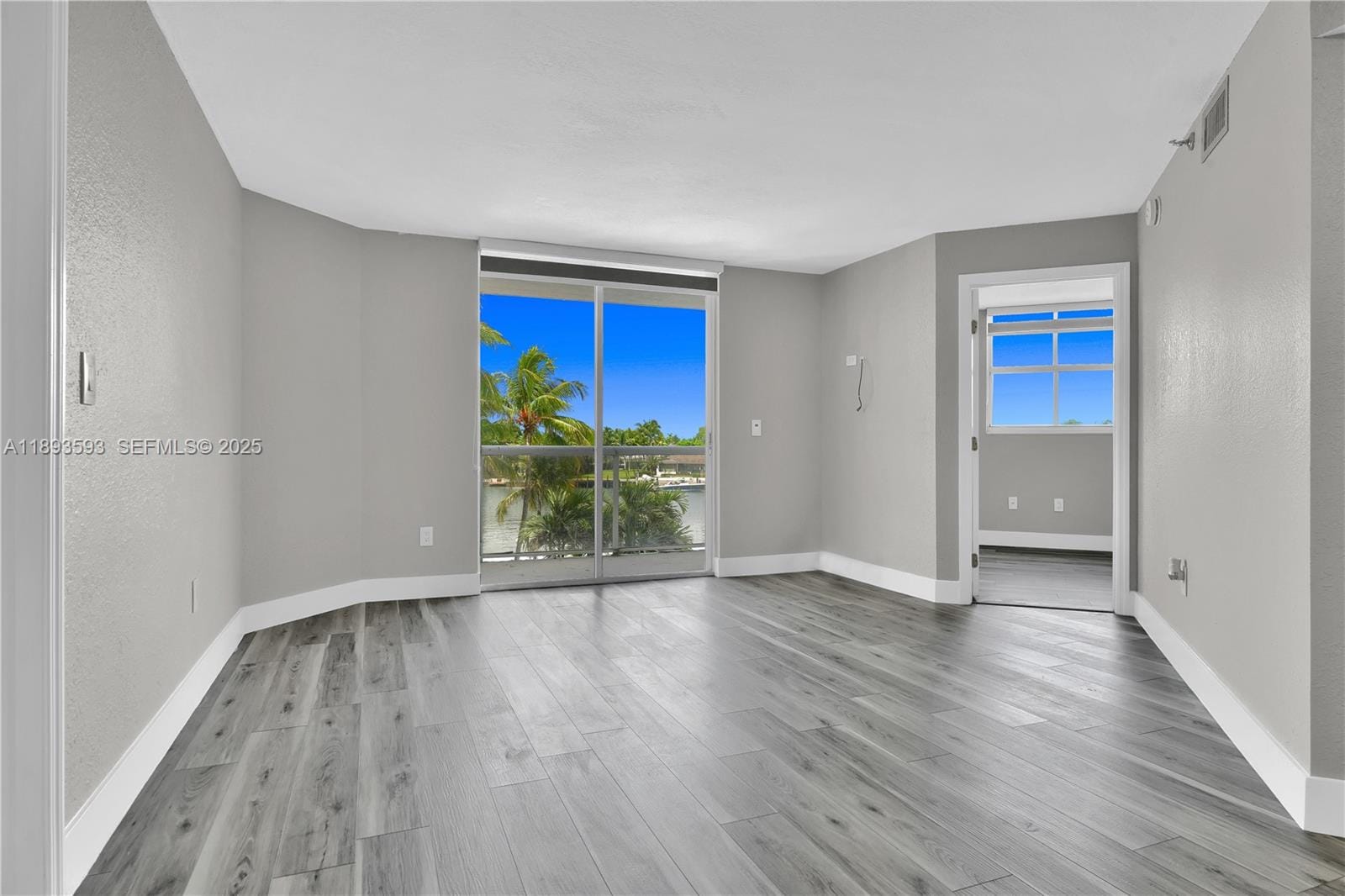 5880 Collins Avenue 403 — photo 3